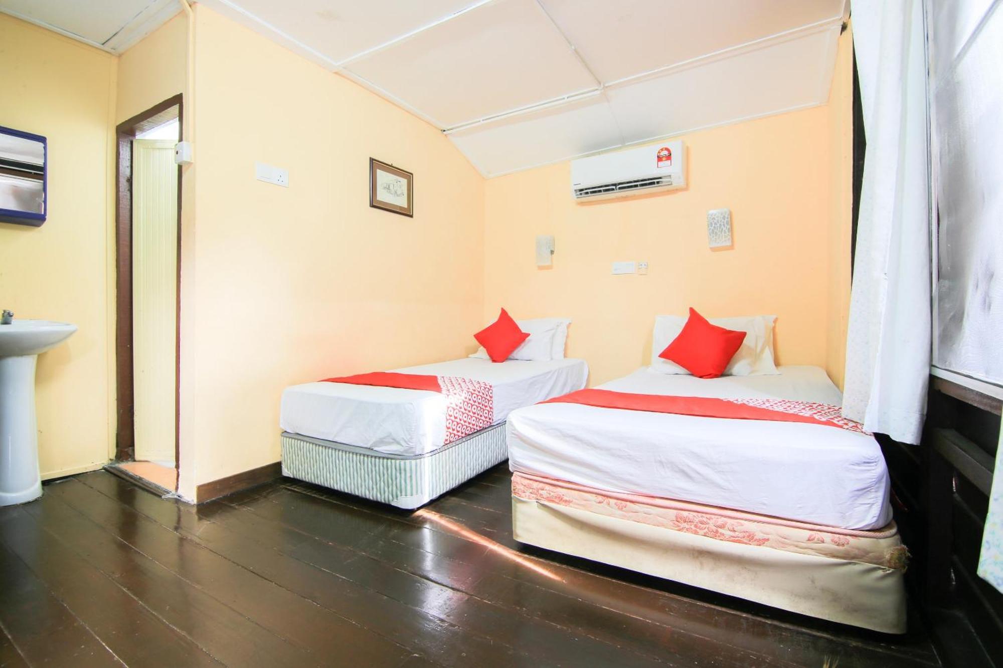 Ombak Inn Chalet Kampung Teluk Nipah Exterior foto